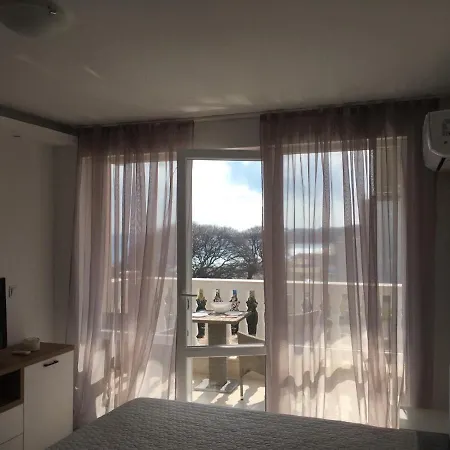 Apartamento студио симона 2 - първа линия море